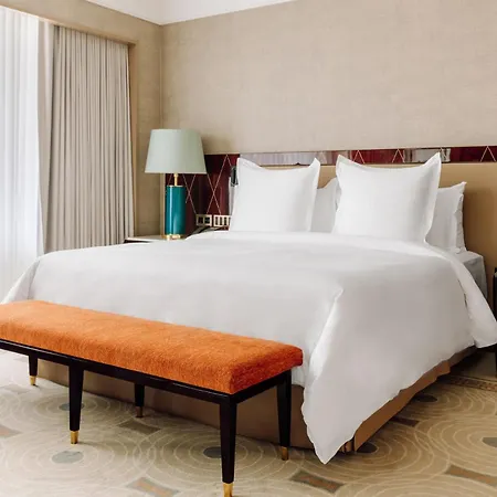Four Seasons Ritz מלון