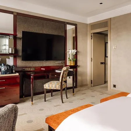Отель Four Seasons Ritz