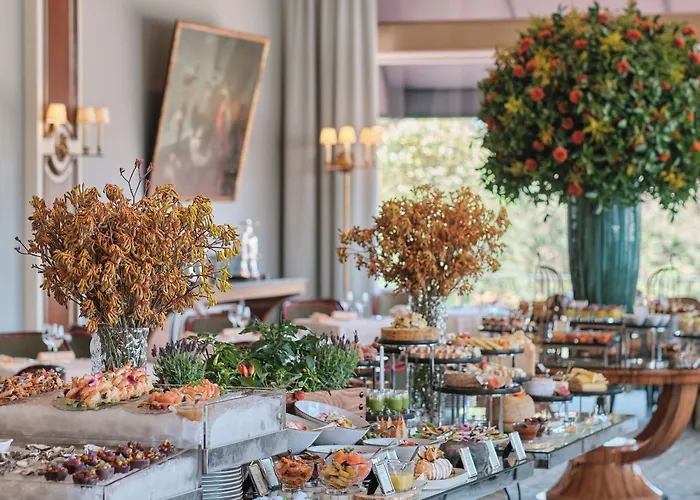 Отель Four Seasons Ritz